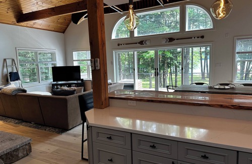 Naples House | LARGE Waterfront Sandy Bottom Lake House on Brandy/Long Lake