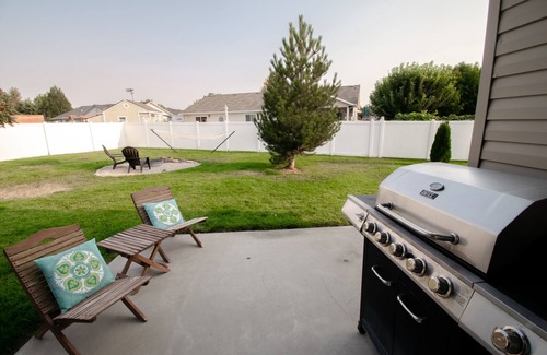 Southwest Ada County Alliance House | Large yard, kids playroom, an adult game room, a selfie wall and much more!