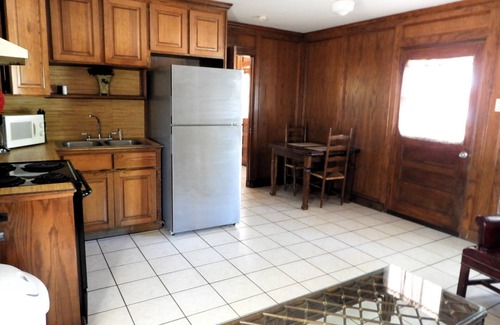 Royal Cabin | Largemouth Cabinn