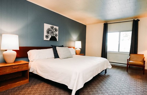 East Stroudsburg Resort | Larger Motel style rooms with king size bed