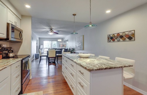 Largo Condo | Largo Condo < 3 Mi to Indian Rocks Beach!
