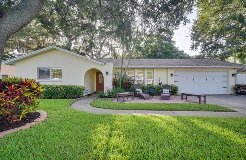 Largo House | Largo Retreat with Private Pool, Slide and Treehouse!