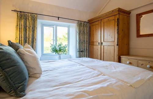 Blockley Cottage | Lark Rise Cottage - sleeps 5 guests in 3 bedrooms