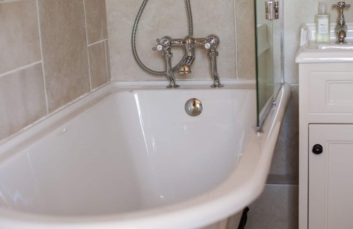 Blockley Cottage | Lark Rise Cottage - sleeps 5 guests in 3 bedrooms