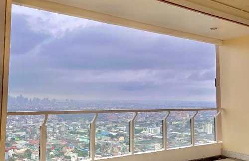 A. Bonifacio Apartment | Lark Staycation