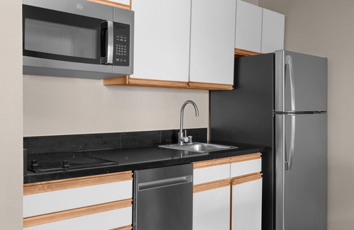 Hillsboro Apartment | Larkspur Landing Extended Stay Suites Hillsboro