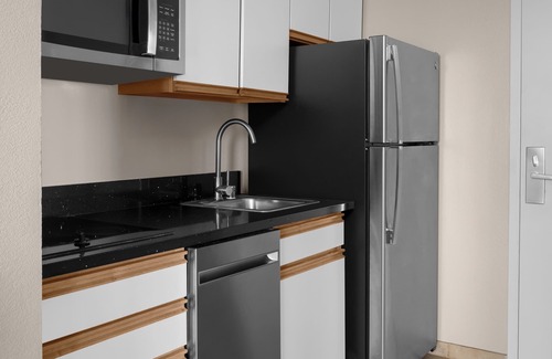 Milpitas Hotel | Larkspur Landing Extended Stay Suites Milpitas
