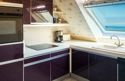 Larmor-Plage Apartment | Larmor-Plage Spacious 3BR with Terrace, Elevator, and Parking by the Sea