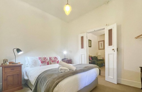Mount Victoria Cottage | Larsen Cottage 1 - Original Henry Lawson Family 3 Bedroom Cottage in Mt Vic
