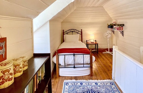 Mount Victoria Cottage | Larsen Cottage 1 - Original Henry Lawson Family 3 Bedroom Cottage in Mt Vic