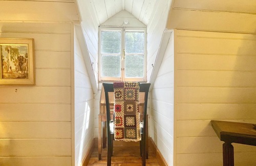 Mount Victoria Cottage | Larsen Cottage 2 - Historic Original Henry Lawson Family Cosy Cottage