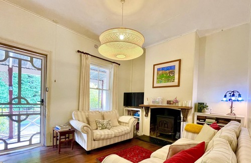 Mount Victoria Cottage | Larsen Cottage 2 - Historic Original Henry Lawson Family Cosy Cottage