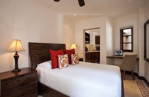 Las Catalinas Apartment | Las Catalinas - Studio Cazenovia centrally located, short walk to beach