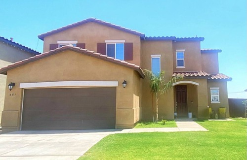 Imperial House | Las Lomas Home/3 Bedroom Home/2.5 bath/Big Patio