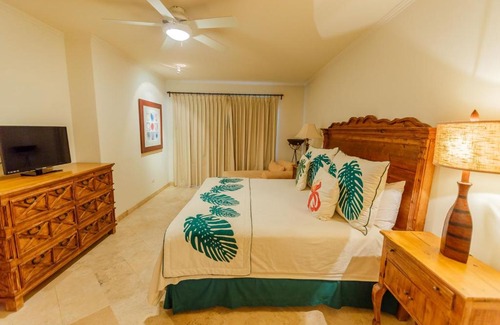Zona Hotelera House | Las Maanitas F4202 2 BR by Casago