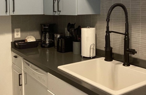 Colee Hammock House | Las Olas 2 Bedroom Villa House: Walking to Beach, Dining and Nightlife!