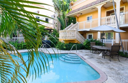 Hendricks and Venice Isles Apartment | Las Olas Blvd Exclusive Apt With Waterview