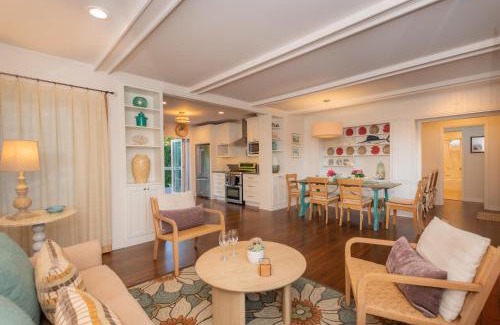 Beach Barber Tract House | Las Palmas Escape