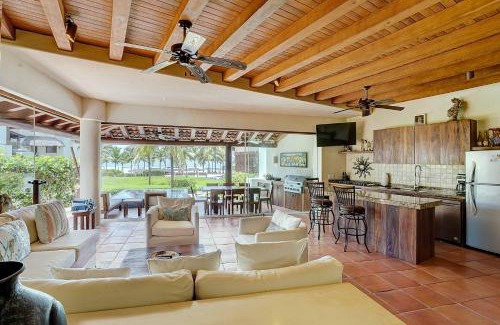 Ixtapa - Zihuatanejo Hotel | Las Palmas Luxury Villas