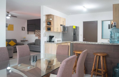 Santa Tecla House | Las Pergolas Vacation House 15 min to 🏖& 🏙