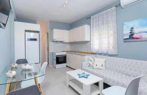 Chrisi Ammoudia Apartment | Las sirenas maisonnettes by the beach groundfloor and semi basement