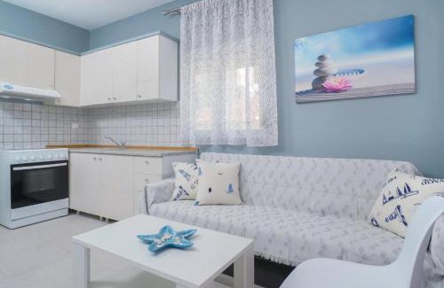 Chrisi Ammoudia Apartment | Las sirenas maisonnettes by the beach groundfloor and semi basement
