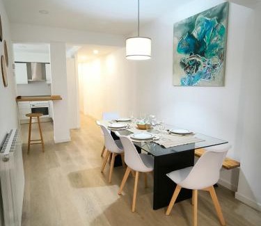 Zaragoza Centro Apartment | Las Torres del Centro by Alogest - parking opcional