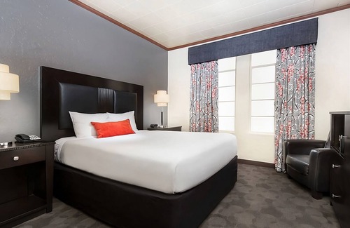 Downtown Las Vegas Hotel | Las Vegas Getaway! Convenient Unit Near at The Strip! Free Parking