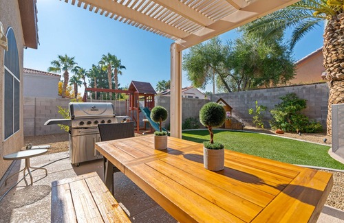 Green Valley North House | LAS VEGAS LUXURY HOME, 5 BDRP, POOL W/HEATER, BBQ, GAMES