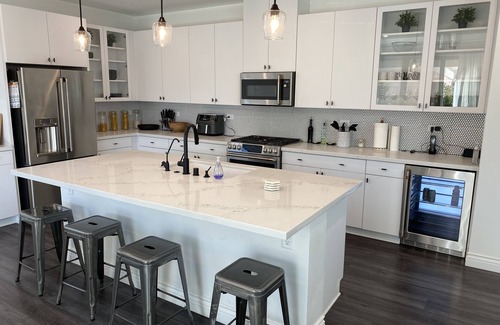 Bard House | Las Vegas - Spacious Oasis
