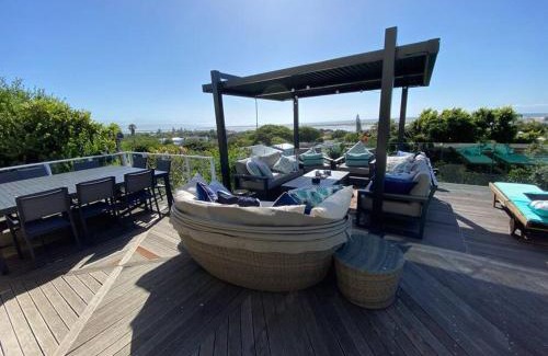 Plettenberg Bay Villa | Lasalle holiday home (Sun, Beach, Views, Fun for everyone!)