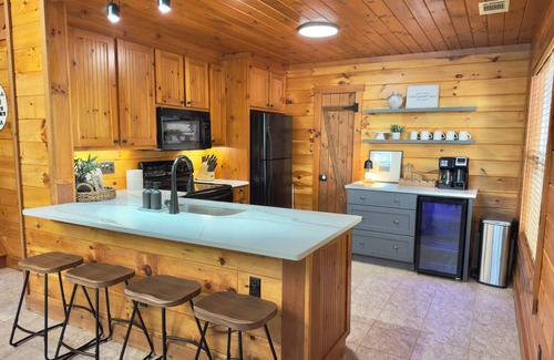 Gumlog House | LAST MINUTE DEALS 15% OFF,Lake Hartwell,Private Dock, Fire Pit,Screened Porch