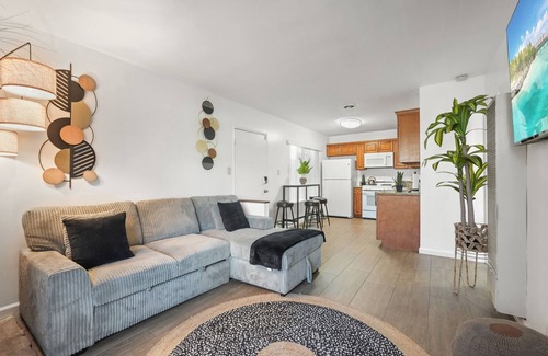 Belmont Shore Apartment | Last Minute Discounts! February Deal- Games - Beach!