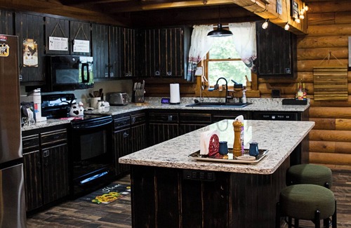 Jonesborough Cabin | Last Minute Get Away? The Mountains Are Calling! Tons of Fun Included!