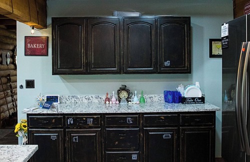 Jonesborough Cabin | Last Minute Get Away? The Mountains Are Calling! Tons of Fun Included!
