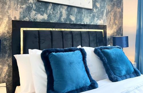 Evelyn Apartment | Last-Minute Offers l Exclusive Deals on 2 Double Bedrooms - Weekly & Monthly Stay - Sleeps 6 lHofin Stays Short Lets & Serviced Accommodation