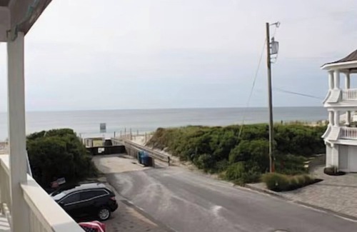 North Beach Haven Apartment | Last minute rental for Labor Day week Sat 9/2-9/9
