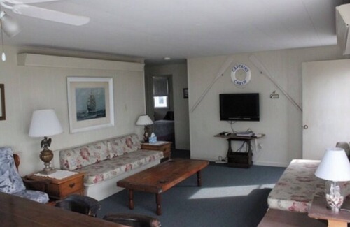 North Beach Haven Apartment | Last minute rental for Labor Day week Sat 9/2-9/9
