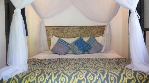 Lovina Villa | Lata Lama
