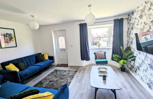 Appleton House | Latchford Mews - Vibrant & Modern Four Bed House