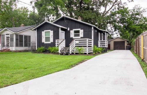 Murray Hill House | ~Late Summer Cottage Sleeps 7 Hammock & Spa~