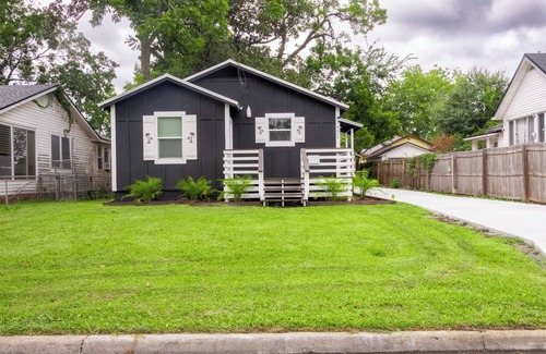 Murray Hill House | ~Late Summer Cottage Sleeps 7 Hammock & Spa~