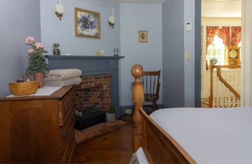 Searsport House | Latham Blueberry Farm for 2 guests or more