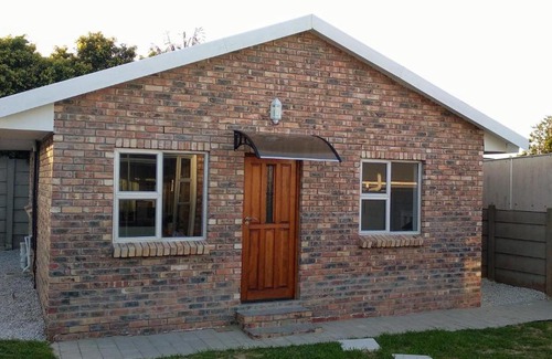 Port Elizabeth Apartment | Lathitha Self-Catering