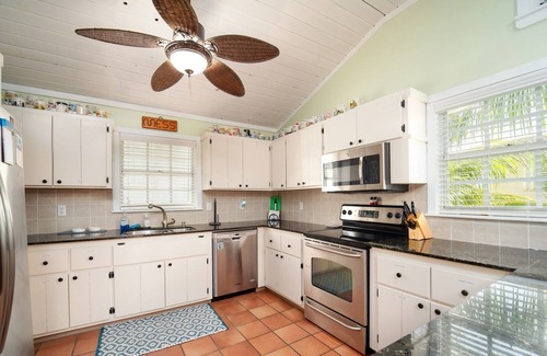 Summerland Key House | Latitude Adjustment: Canalfront, hot tub