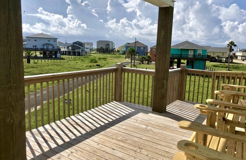 Port Bolivar House | Latitude Adjustment