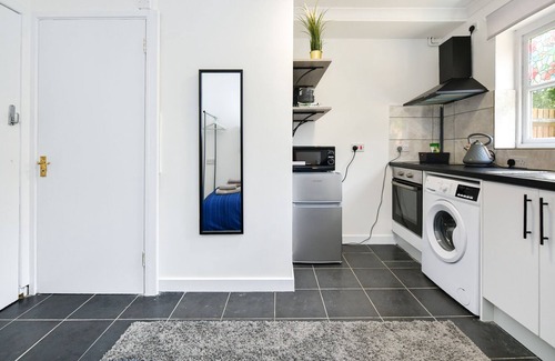 Reading Apartment | Laud Close Guest Suites