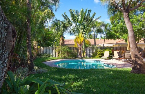 Bel Air House | Lauderdale-by-the-Sea Splendor - Private Pool Area w/Short Walk to the Beach
