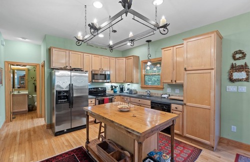 Mirror Lake Cabin | Laughing Bear Lodge | Covered Deck with Woodburning Fireplace and Hot Tub!