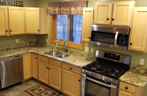 Thompsonville House | Laughing Moose Lodge: Premier Large Group Crystal Mountain Resort Golf/Ski
